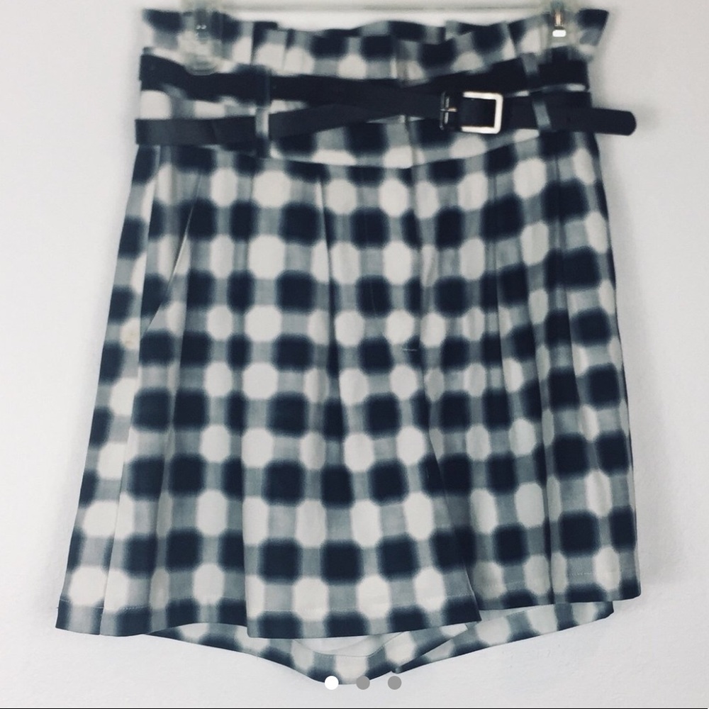 ASOS Willah High waisted shorts Sz 4